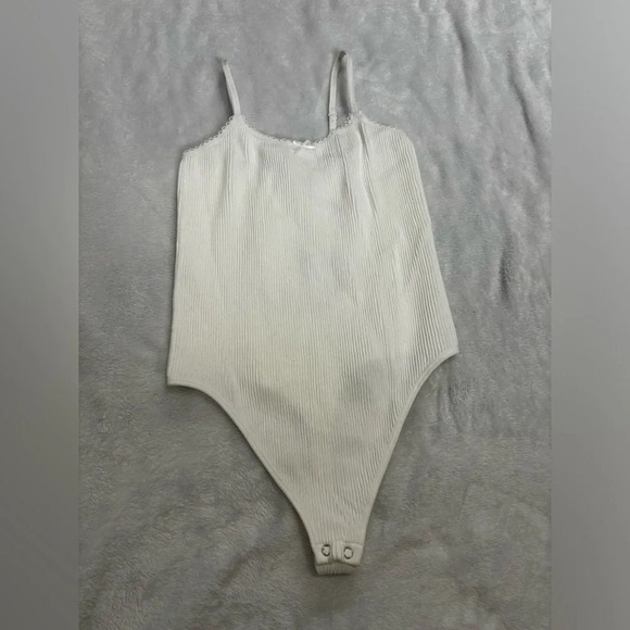 Tops - White Spaghetti Strap Bodysuit – Chic‎ & Versatile Size S/M